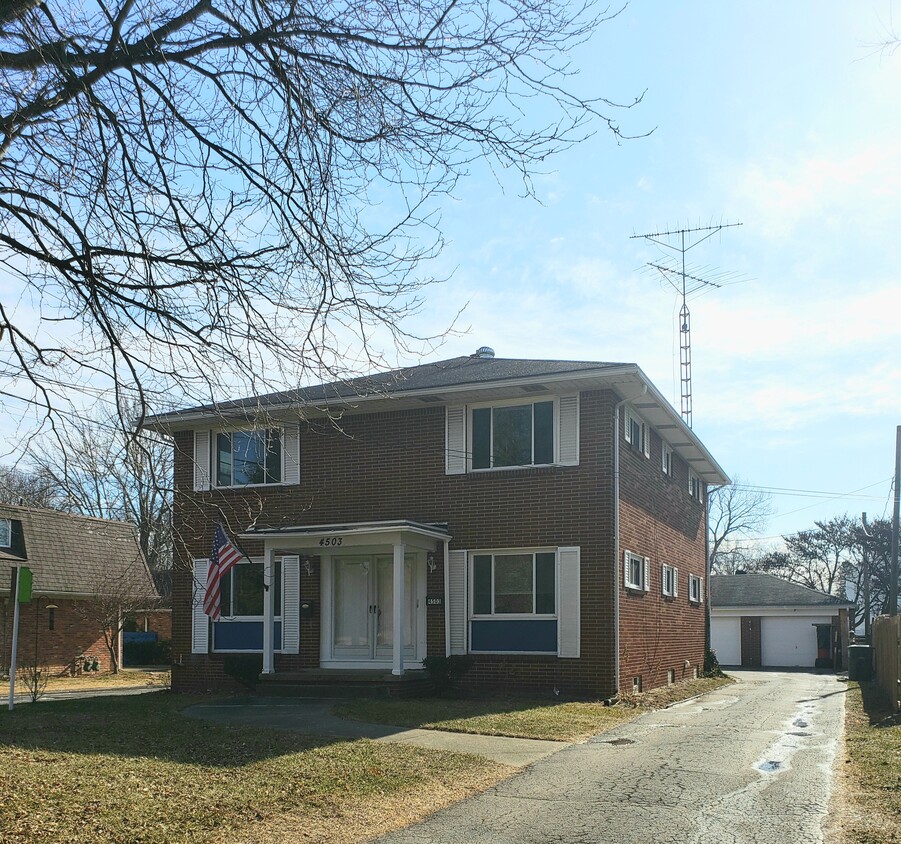 Foto principal - 4503 W Sylvania Ave