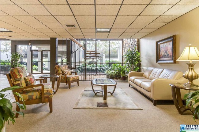 Foto del edificio - 1300 Beacon Pkwy E