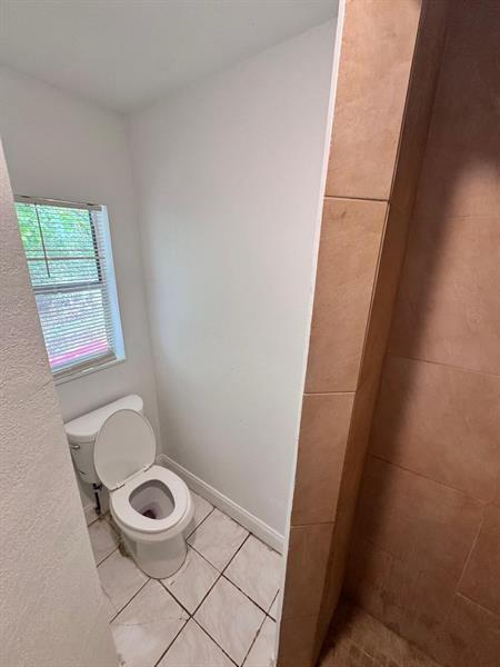 Foto del edificio - 579 NW 41st St