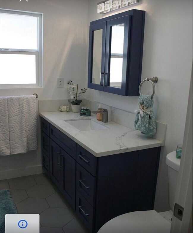 Bathroom - 2006 Vancouver Ave