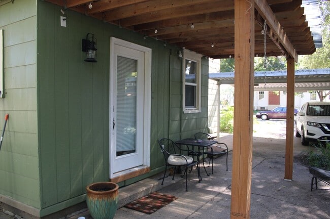 Building Photo - 203 N Juliette Ave