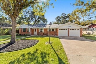 Building Photo - 1108 Neal Pickett Dr