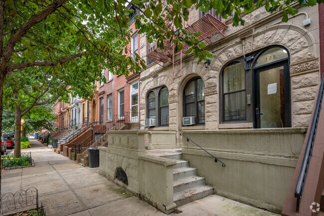 Building Photo - 328 Madison St