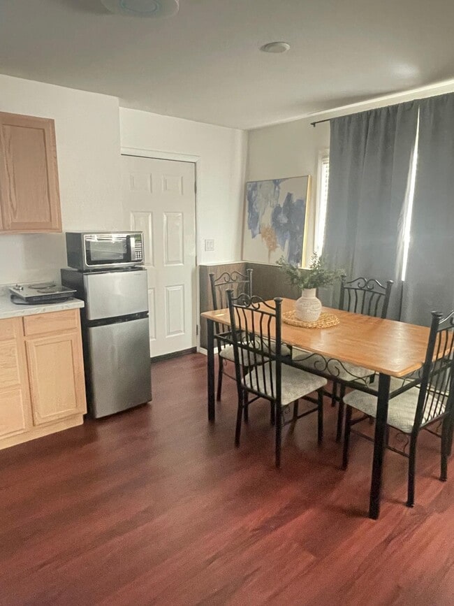 Foto del edificio - 7001 Sherwood Ave