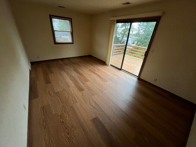 Foto del edificio - 673 E 10th St