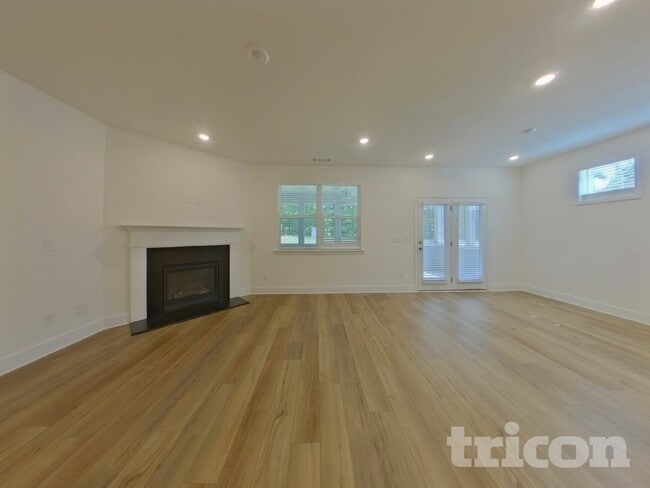 Building Photo - 45 Mayhaw Pt