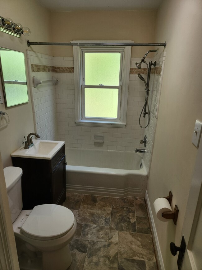 Bathroom - 513 Battle Ave