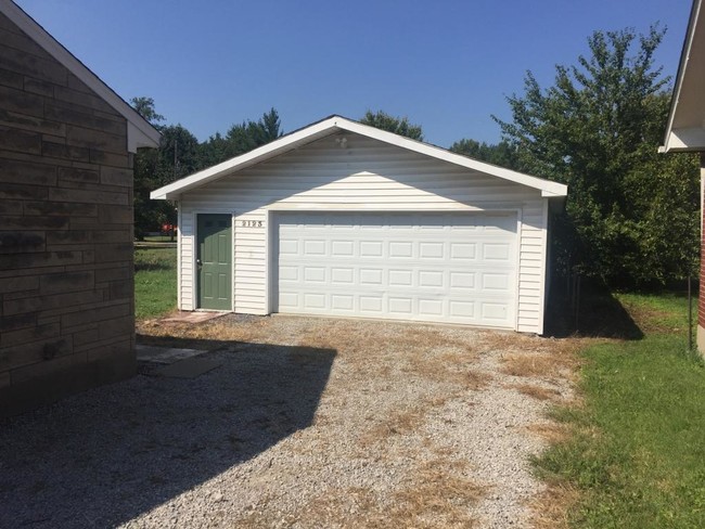Building Photo - 4406 Lynnview Dr