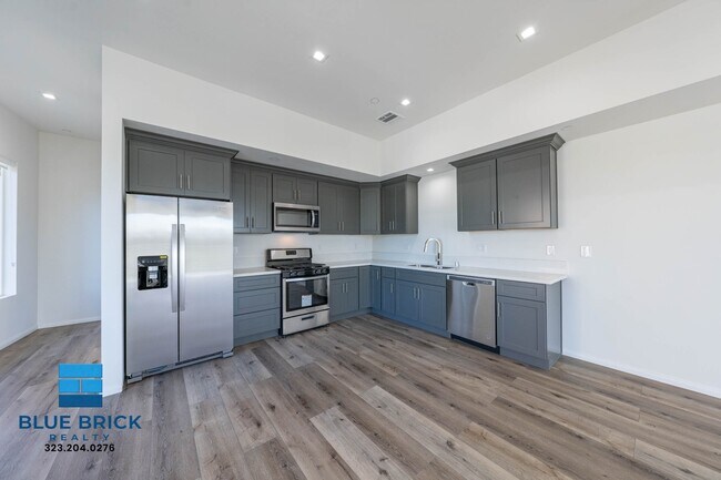 Foto del edificio - 5239-5241 Huntington Dr -