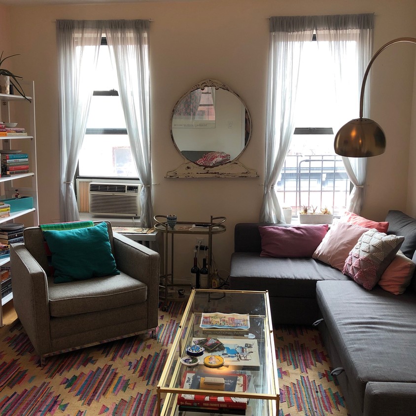Spacious, bright living room - 242 Mulberry St