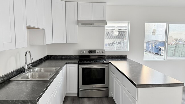 Building Photo - 702 Walnut St