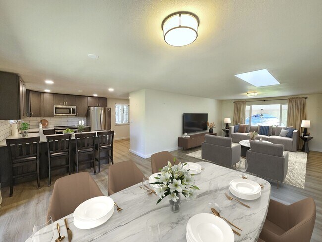 Foto del edificio - $2,595 - 4 Bed / 3 Bath Home with Fully Fe...