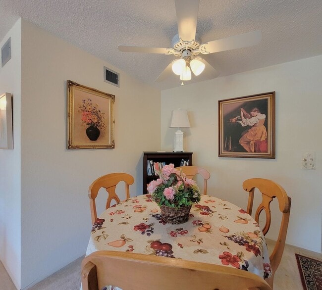 Building Photo - Charming 2BR Condo in Clearwater