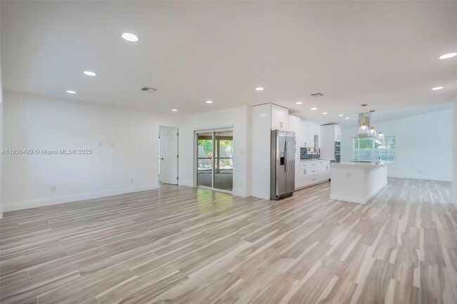 Foto del edificio - 6955 NW 18th St
