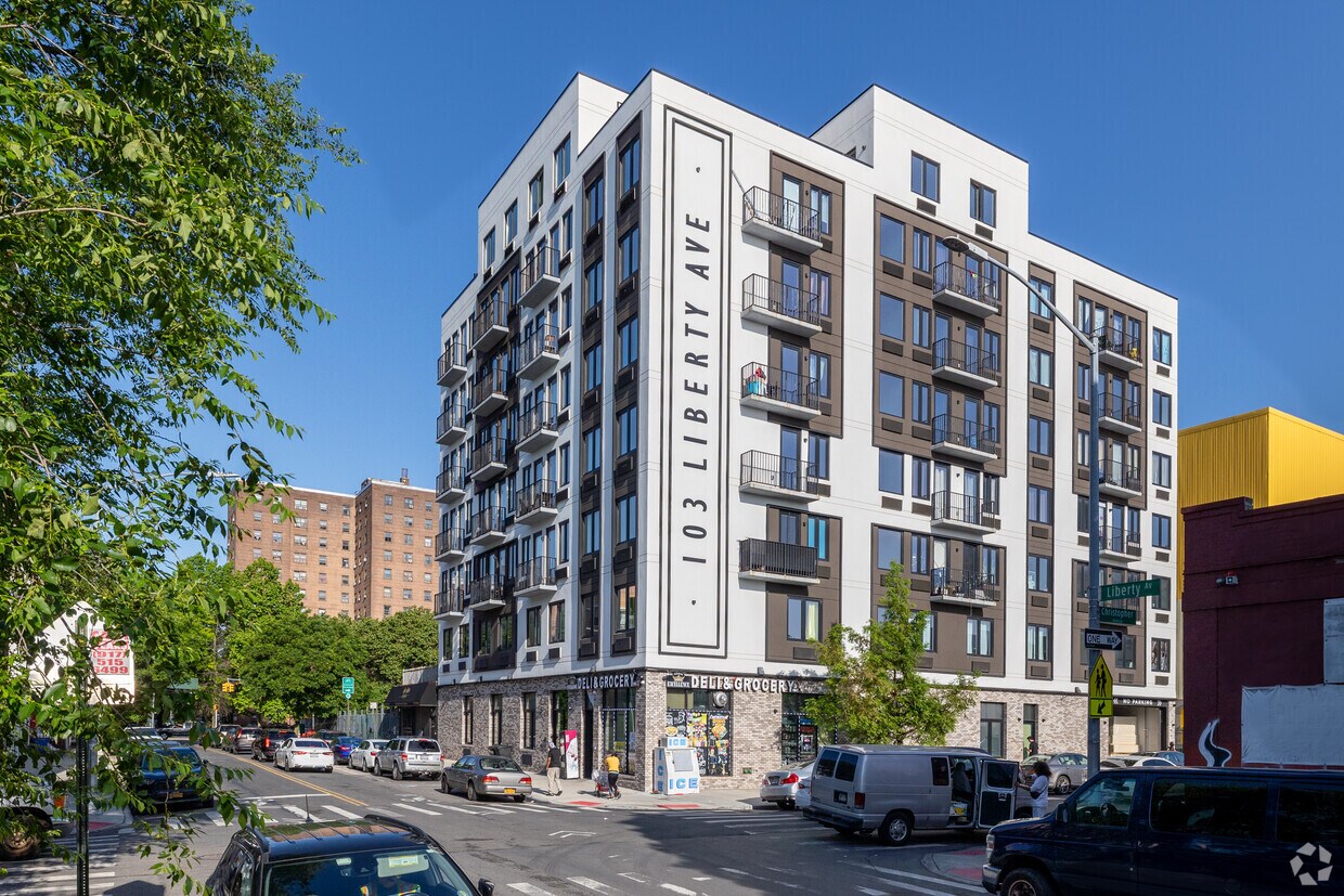 103 Avenida de la Libertad - 103 Liberty Ave
