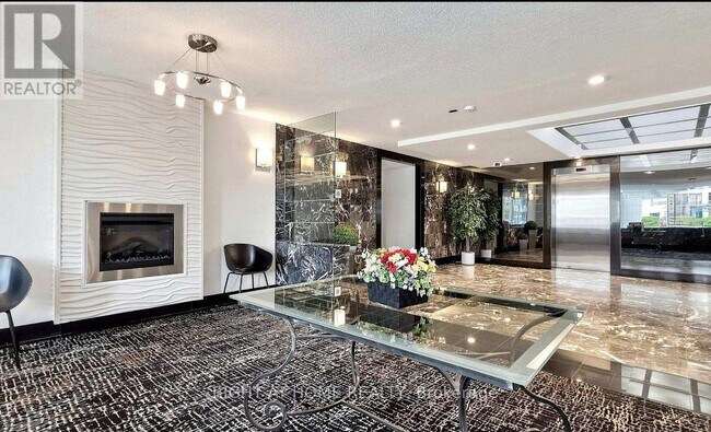 Photo du bâtiment - 5765 Yonge St