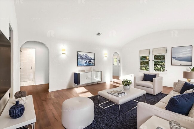 Building Photo - Newly REMODELED Mediterranean style 3 bed ...
