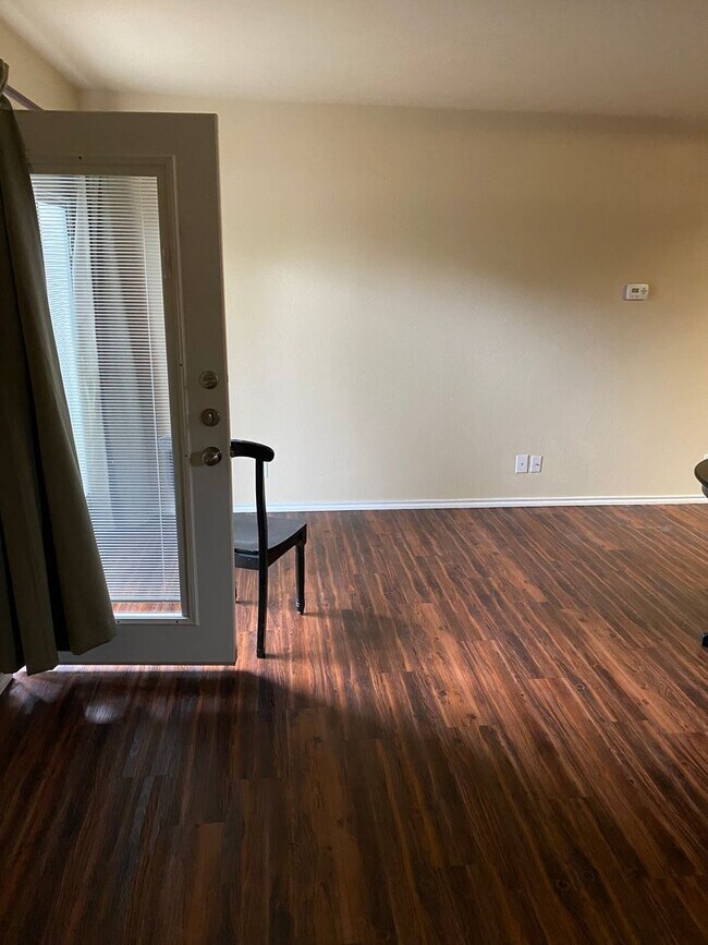 Foto del edificio - 509 S Bowen Rd