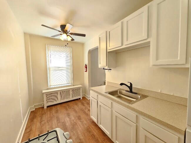 Foto del edificio - 808 N Main St