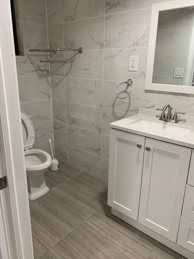 Foto del edificio - 5632 Beacon St