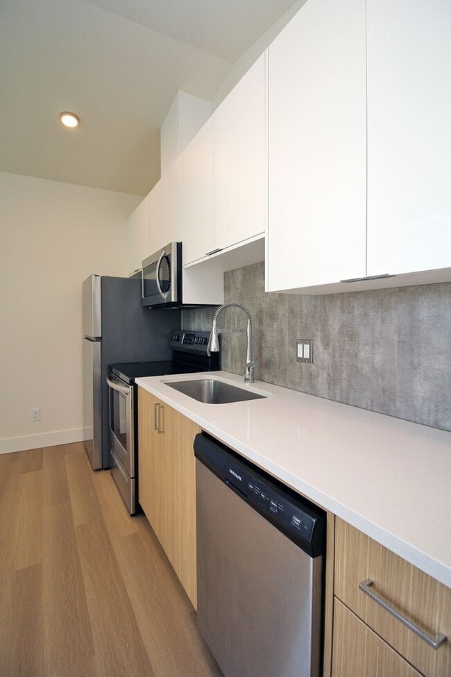 Building Photo - 8417 SW 24th Ave