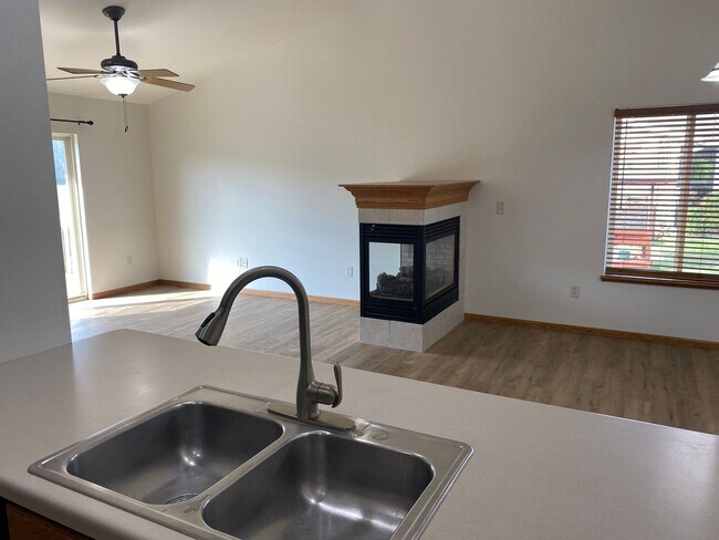 Foto del edificio - 7311 Ryan Amy Drive