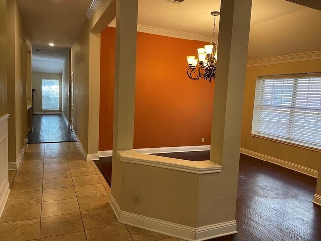 Foto del edificio - 1313 Nightingale Dr