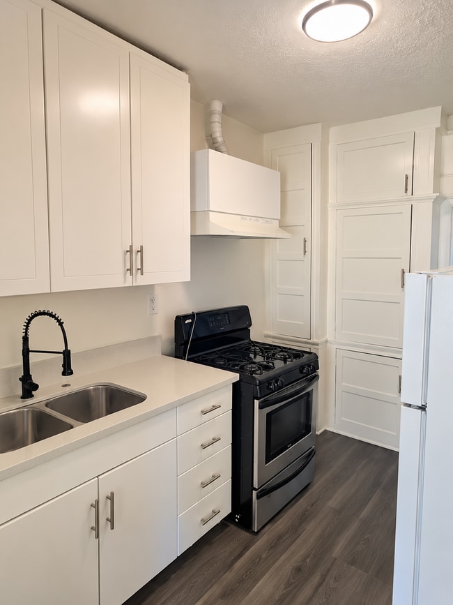 Foto del edificio - 334 W 8th St