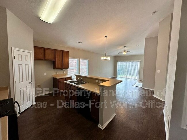 Foto del edificio - 5033 Caraway Dr