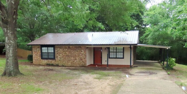 Building Photo - Updated 2 Bedroom House in Chapel Hill ISD!