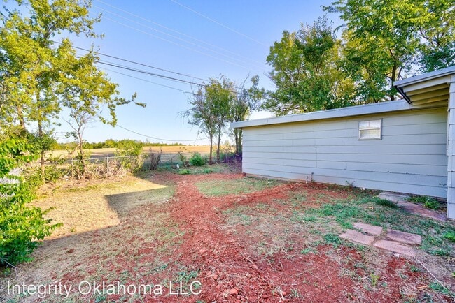 Building Photo - 4 br, 2.5 bath House - 6604 Braniff Dr.