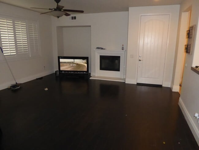 Building Photo - COMING SOON! 3-Bedroom Townhome with Priva...