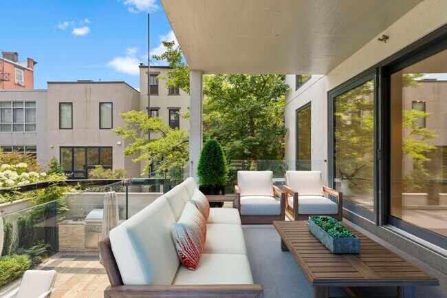 Building Photo - 707 Willow Ave