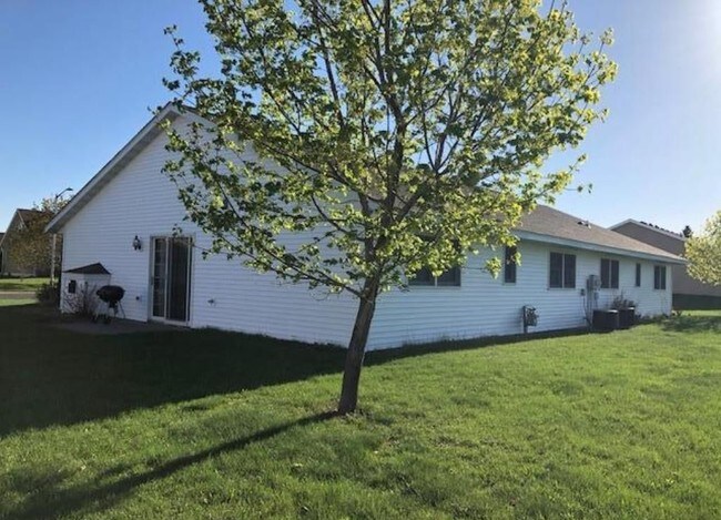 Foto del edificio - 634 Sycamore Dr