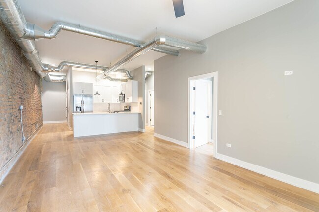 Building Photo - 1470 W Webster Ave