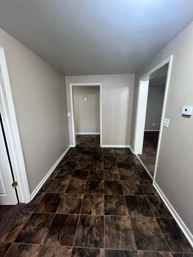 Foto del edificio - 4804 S. Monroe St. - One Bedroom Ranch Hom...