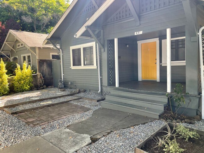 Foto del edificio - 8th &amp; Orient