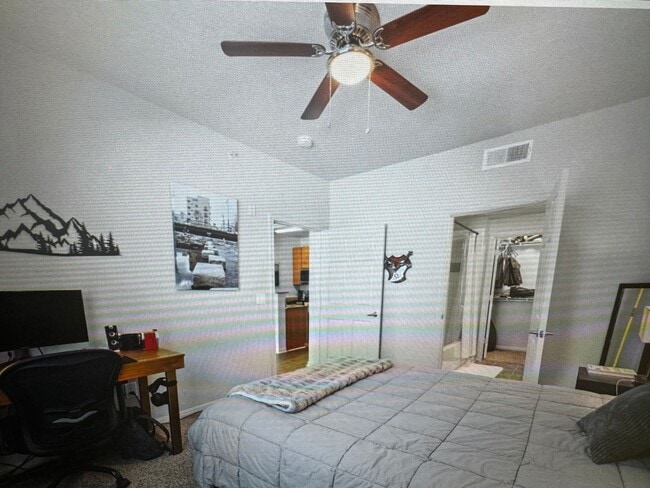 Foto del edificio - Modern Comfort Meets Campus Convenience — Texan Shoal Creek #317