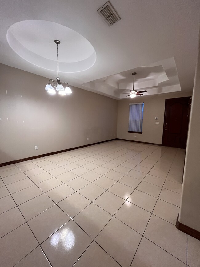 Building Photo - 3043 Scotland Dr