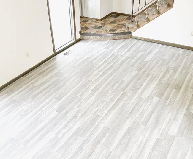 Building Photo - 1218 Trailwood N