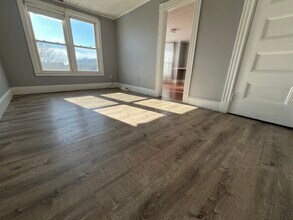 Building Photo - 34 Chestnut St