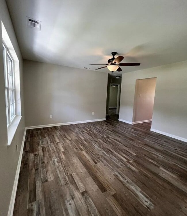 Building Photo - Newly Renovated 2BR/1BA Duplex in Springfi...