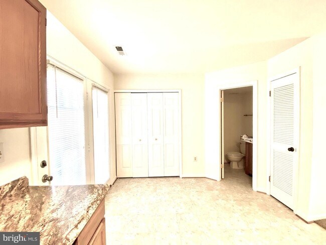 Foto del edificio - 3230 Westdale Ct