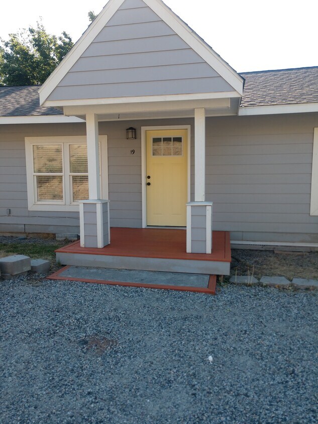 Primary Photo - 19 Riverview Dr