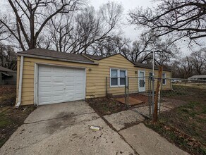 Building Photo - 6118 Everett Ave