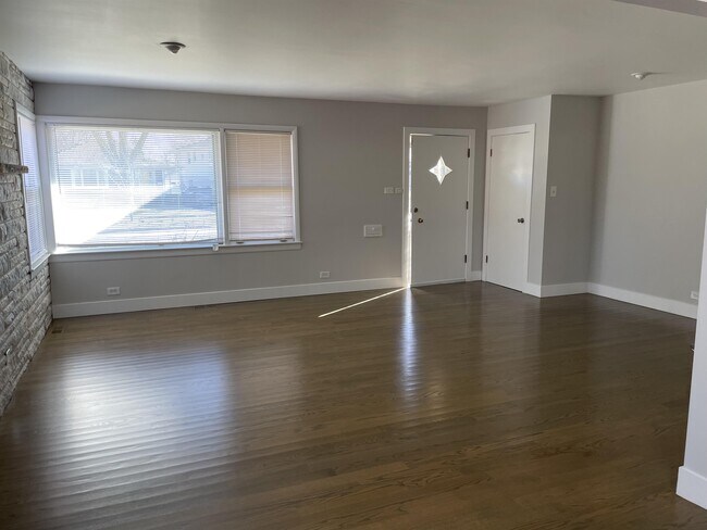 Foto del edificio - 4240 Gilbert Ave