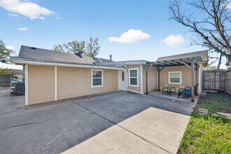 Building Photo - 7454 Navidad Rd