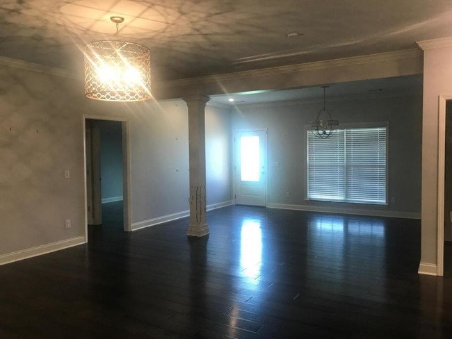 Foto del edificio - 214 Cypress Ridge Rd.