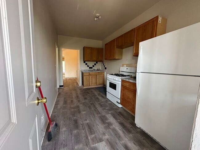 Building Photo - 1307 S Lawndale Ave