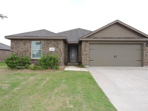 Building Photo - 1210 Honeysuckle Dr
